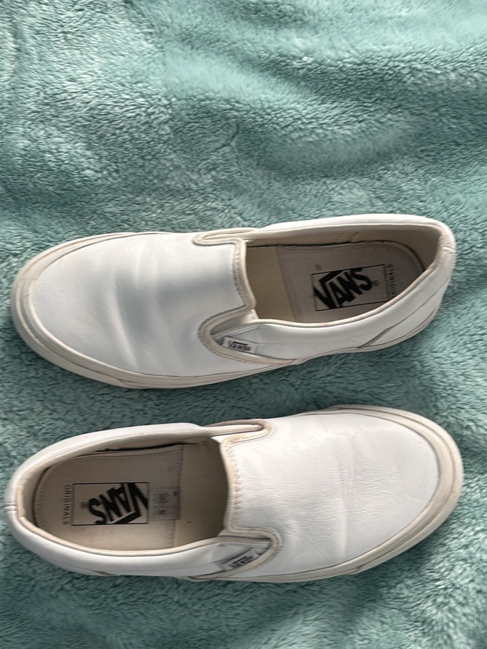Women’s White Leather Slip On Shoes size 9